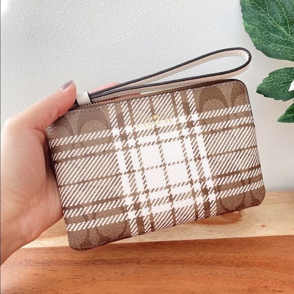 Coach Corner Zip Wristlet In Signature Canvas With Hunting Fishing Plaid… - Picture 1 of 4